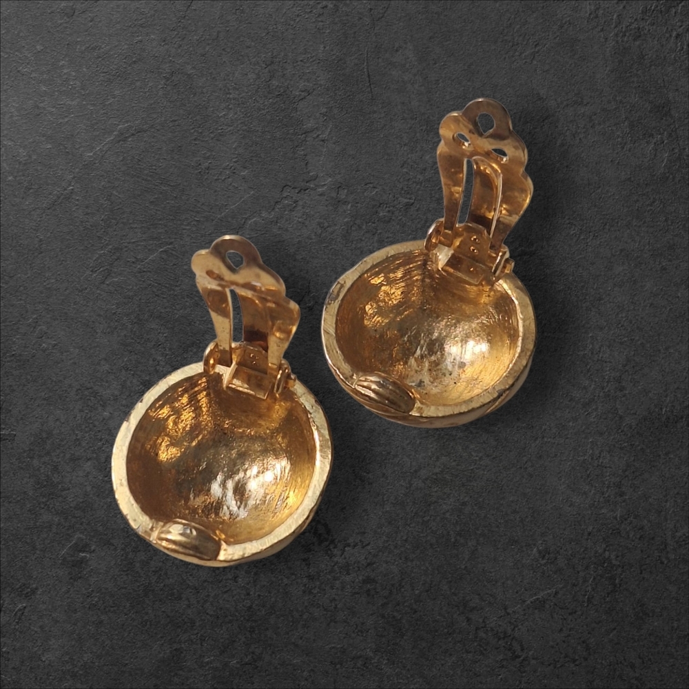 Vintage Cream and Gold Earrings - Picture 2 of 3